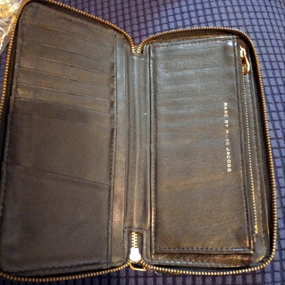 2 for 1 Marc By Marc Jacobs Too Hot To Handle Satchel Bag +  Marc Jacobs wallet - Picture 6 of 6